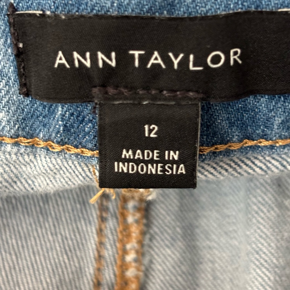 NWT Ann Taylor Loft Women Lt Blue Jeans Kick Crop Curvy High Rise Raw Edge 36/12 - Picture 8 of 10